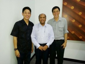 Dato’ Seri Nazir Ariff, President of Football Association of Penang (FAP) flanked by Lawrence Loh, Vice President of FAP (right) and an ardent fan